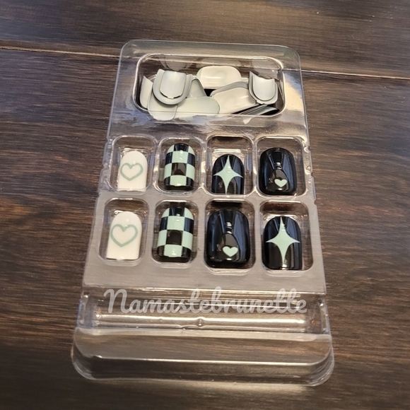 2/$16 Black Hearts Press On Nails - Picture 10 of 15